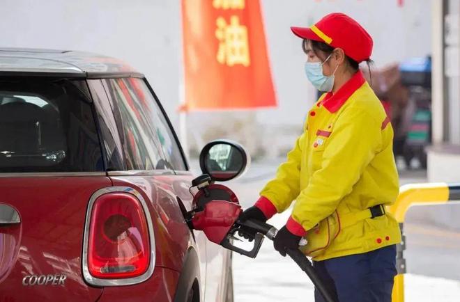 油價十連漲，為何人們對電動車依舊猶豫？